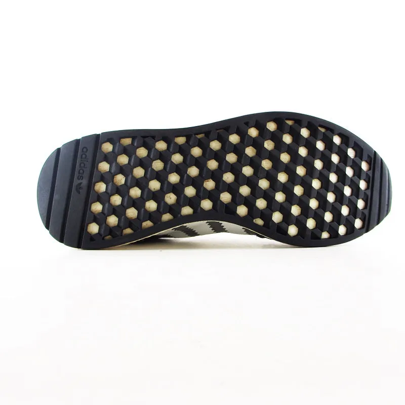 ADIDAS . Classic Adidas Tennis Shoes