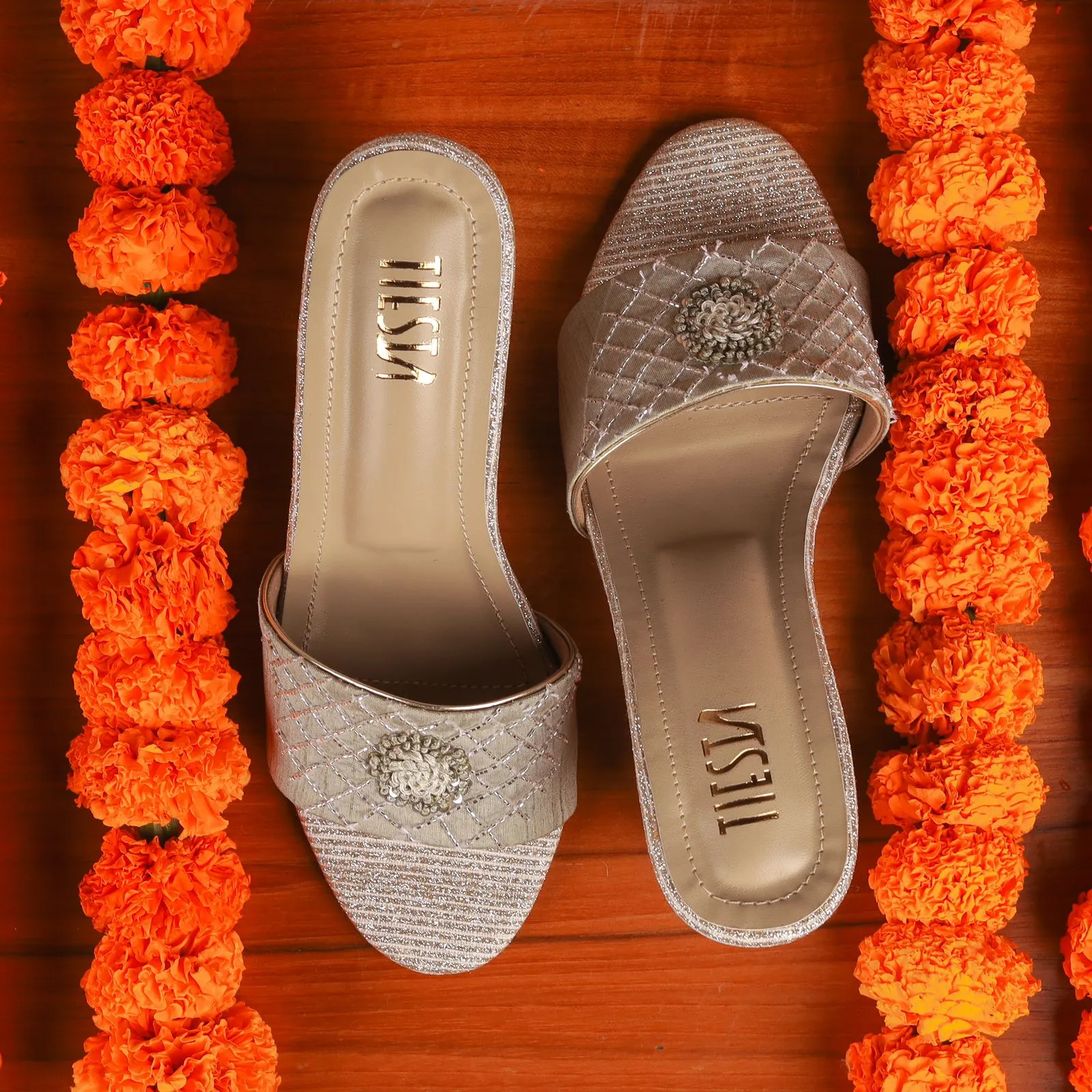 Squishmallow Slippers Vivah (gold green satin blocks sliders)