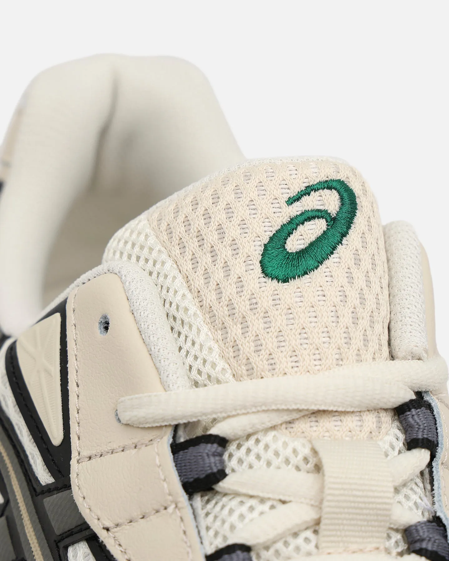 Asics Gel Cumulus 18 Running Shoe Asics Gel-NYC 2055 Cream/Green