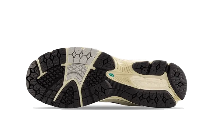 New Balance 2002R Sea Salt Vintage Teal New Balance 990 All Black