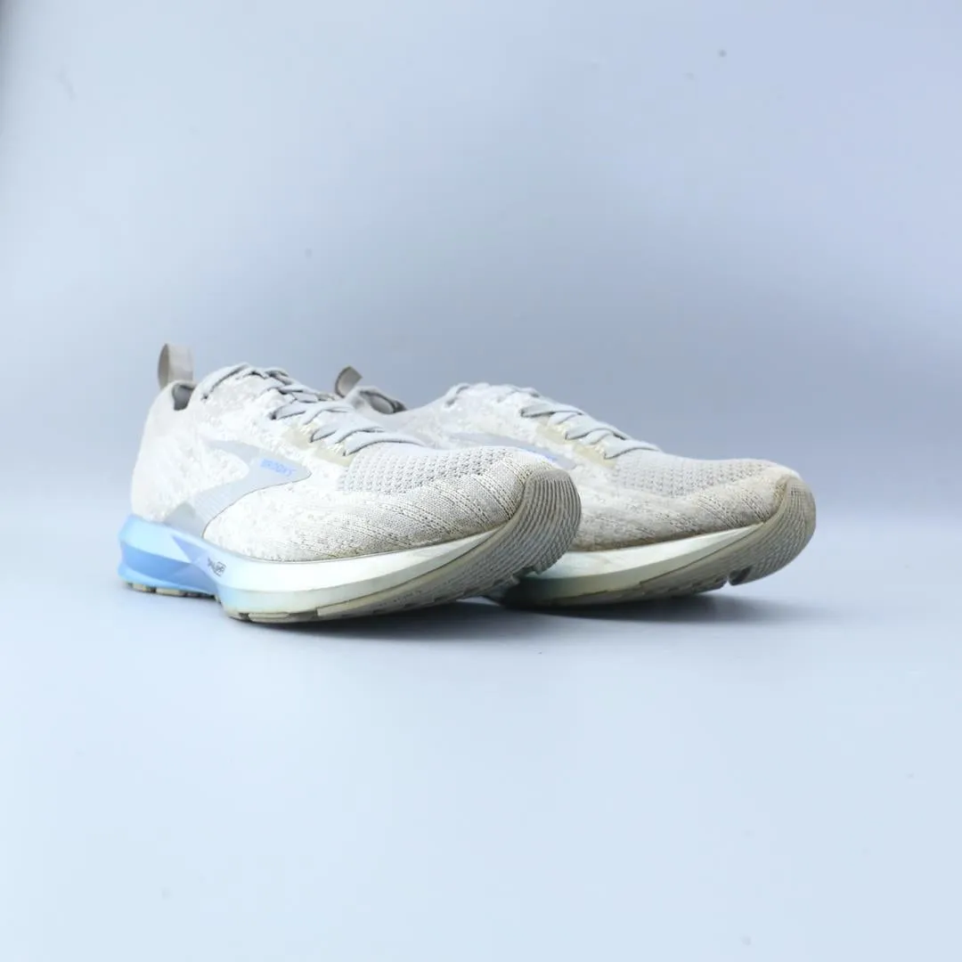 Trending Running Shoes BROOKS LEVITATE 3
