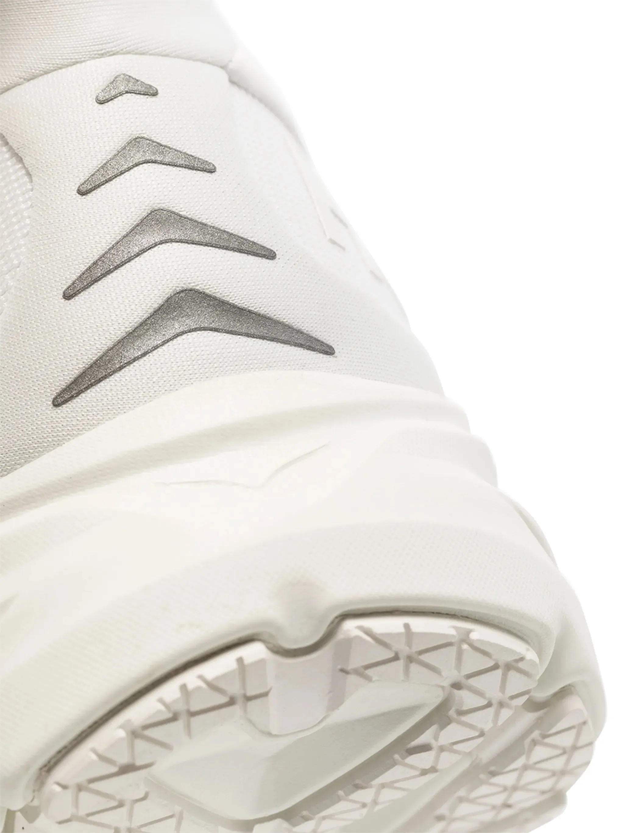 Amplimove Training Shoes Review Clifton 8 low-top sneakers