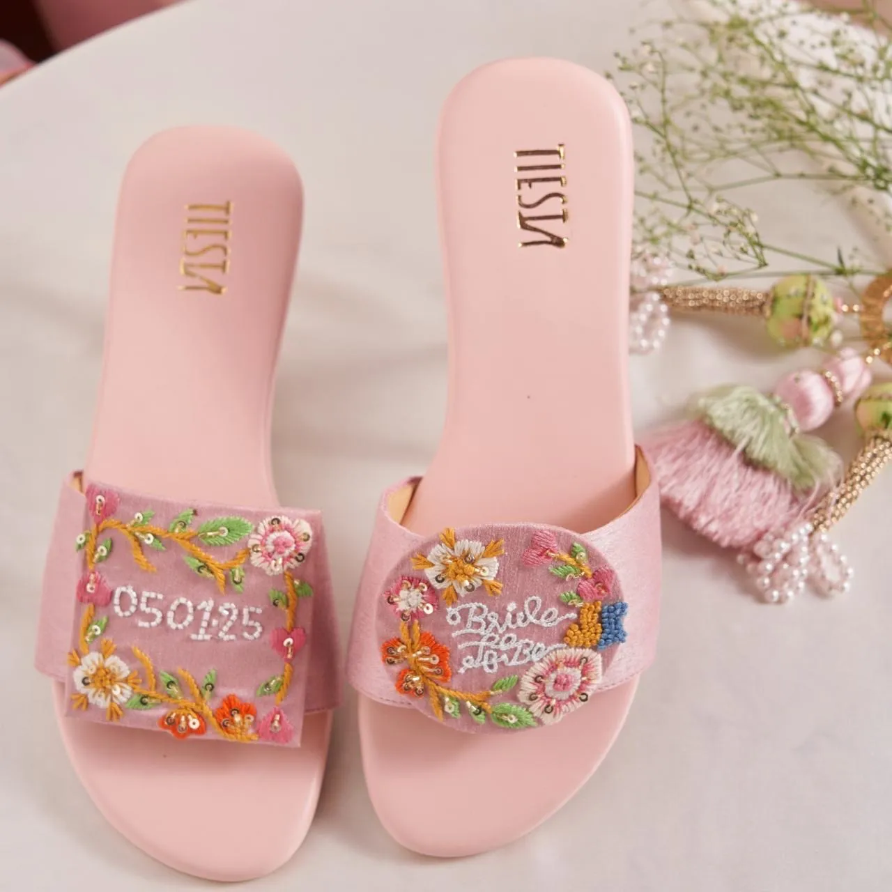 Customizable Bride-to-Be Sliders - Wedding favours My Pillow Slides