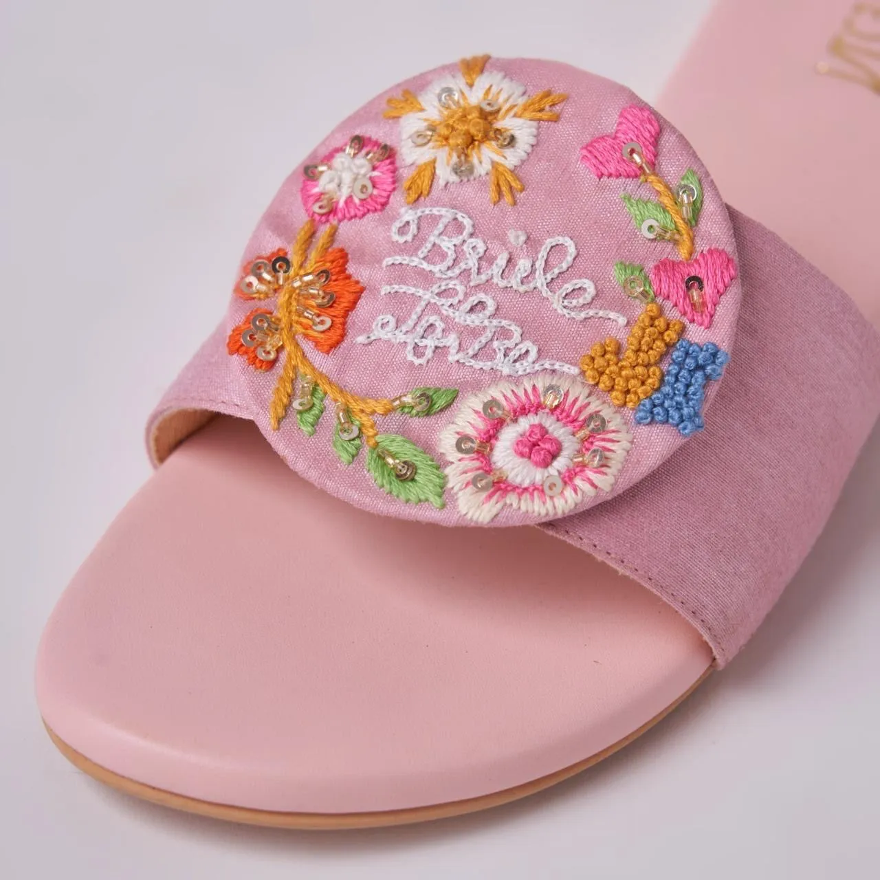 Customizable Bride-to-Be Sliders - Wedding favours Pink Slippers