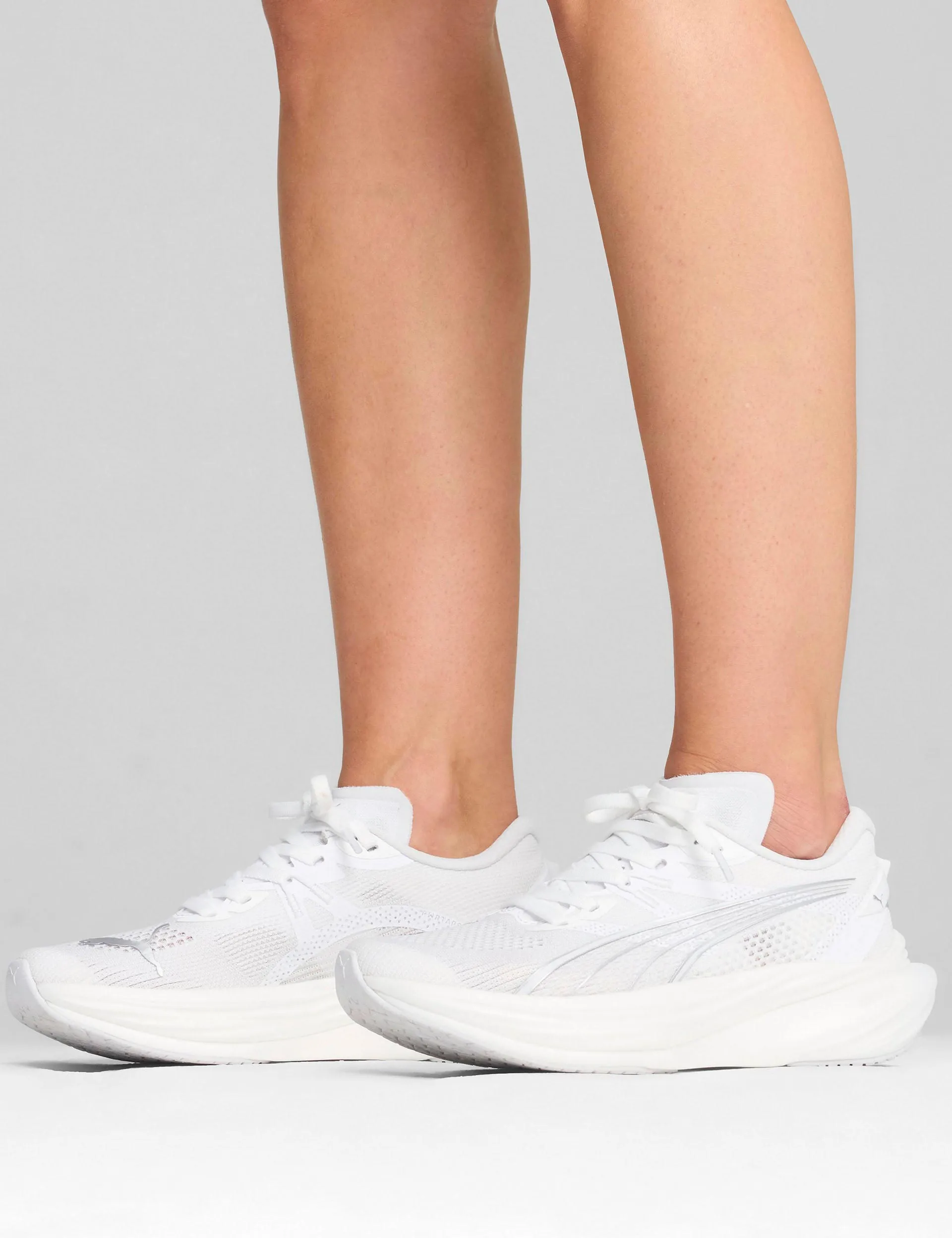 Deviate NITRO 3 Running Shoes - White/Feather Grey/Silver New Puma Golf Shoes 2025