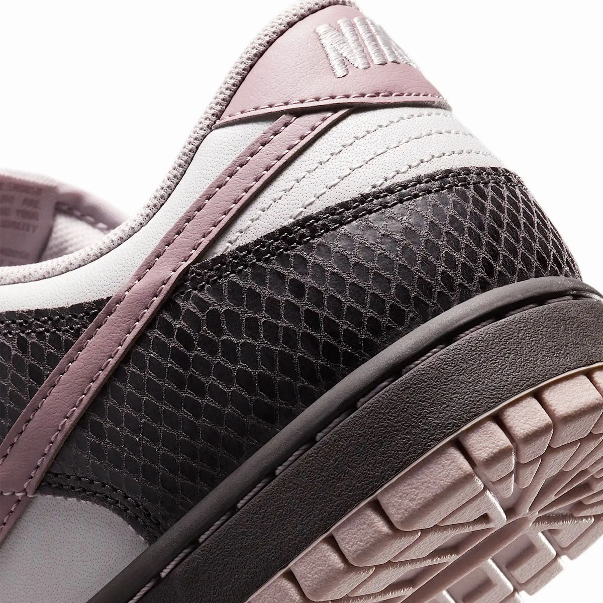 Nike Flyknit Golf Shoes Dunk Low SE 'Snakeskin Medium Ash'