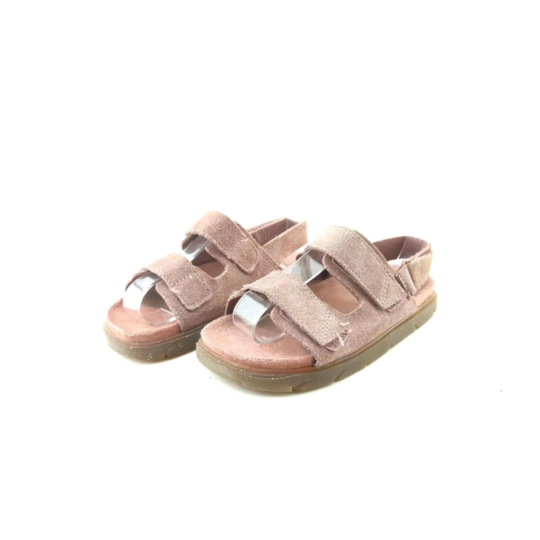 ZARA . Trail Sandals