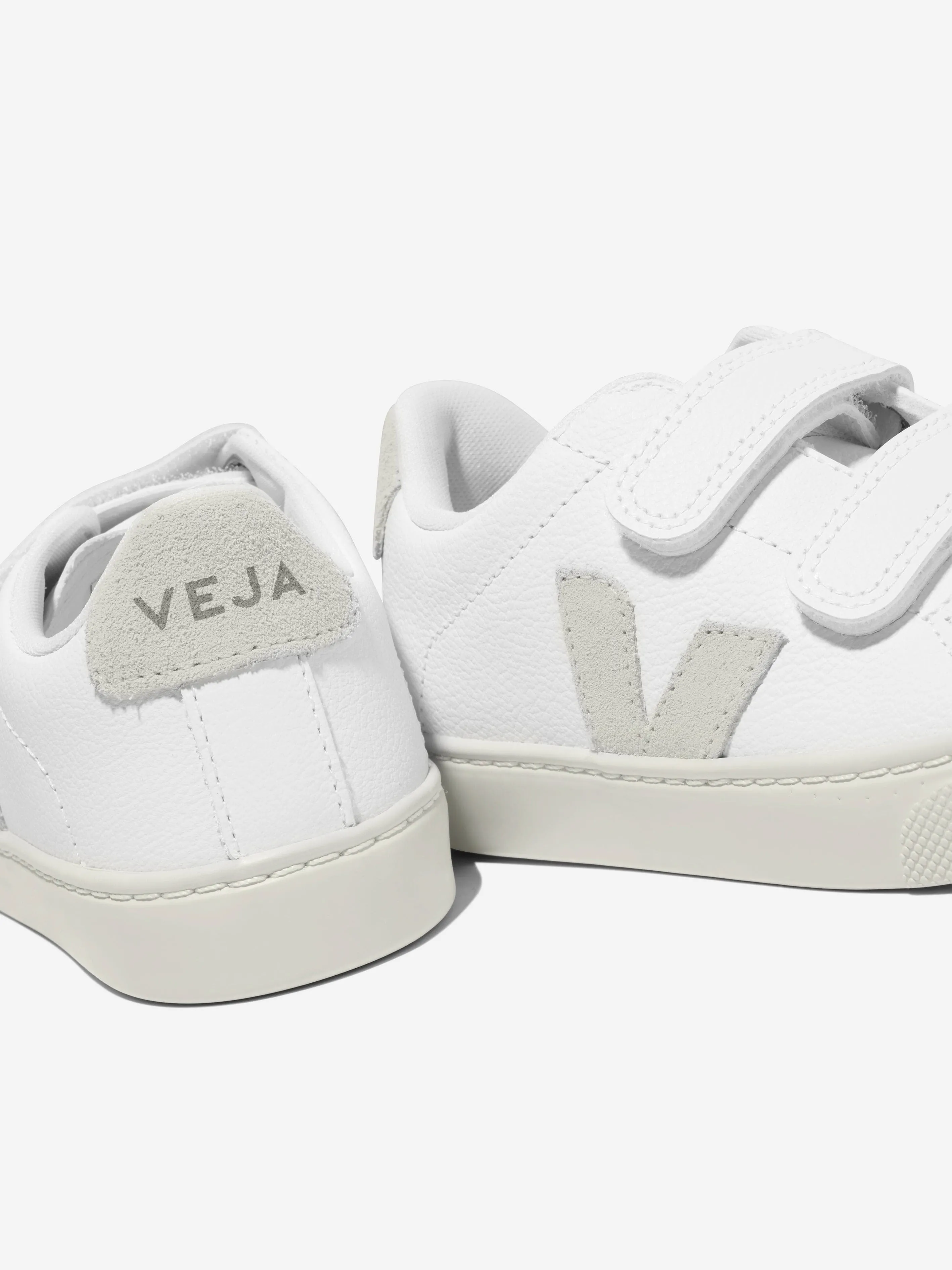 Veja Kids ChromeFree Leather Esplar Trainers in White New Balance Minimus Prevail Training Shoes