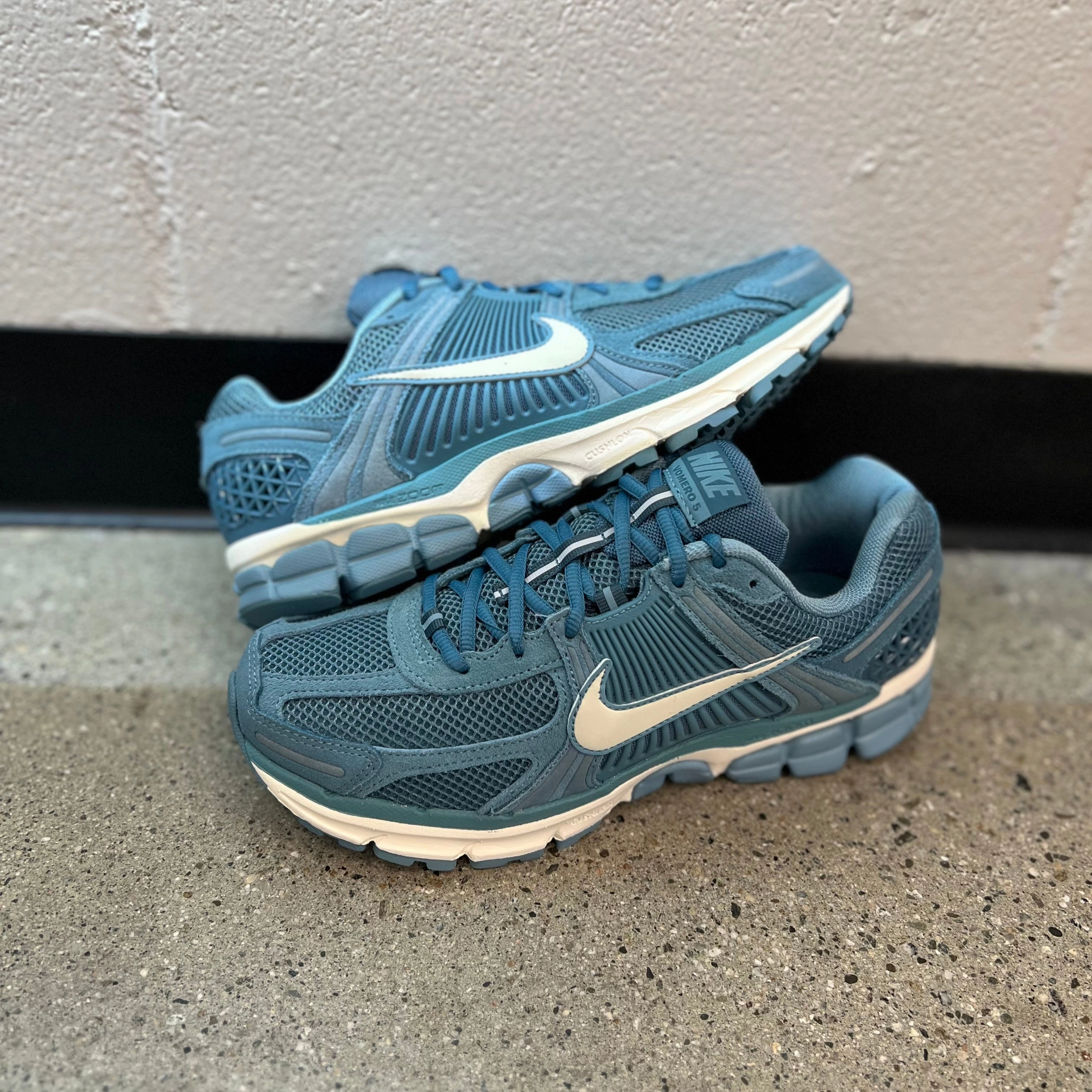 Nike Zoom Vomero 5 Nike Shoes Huarache