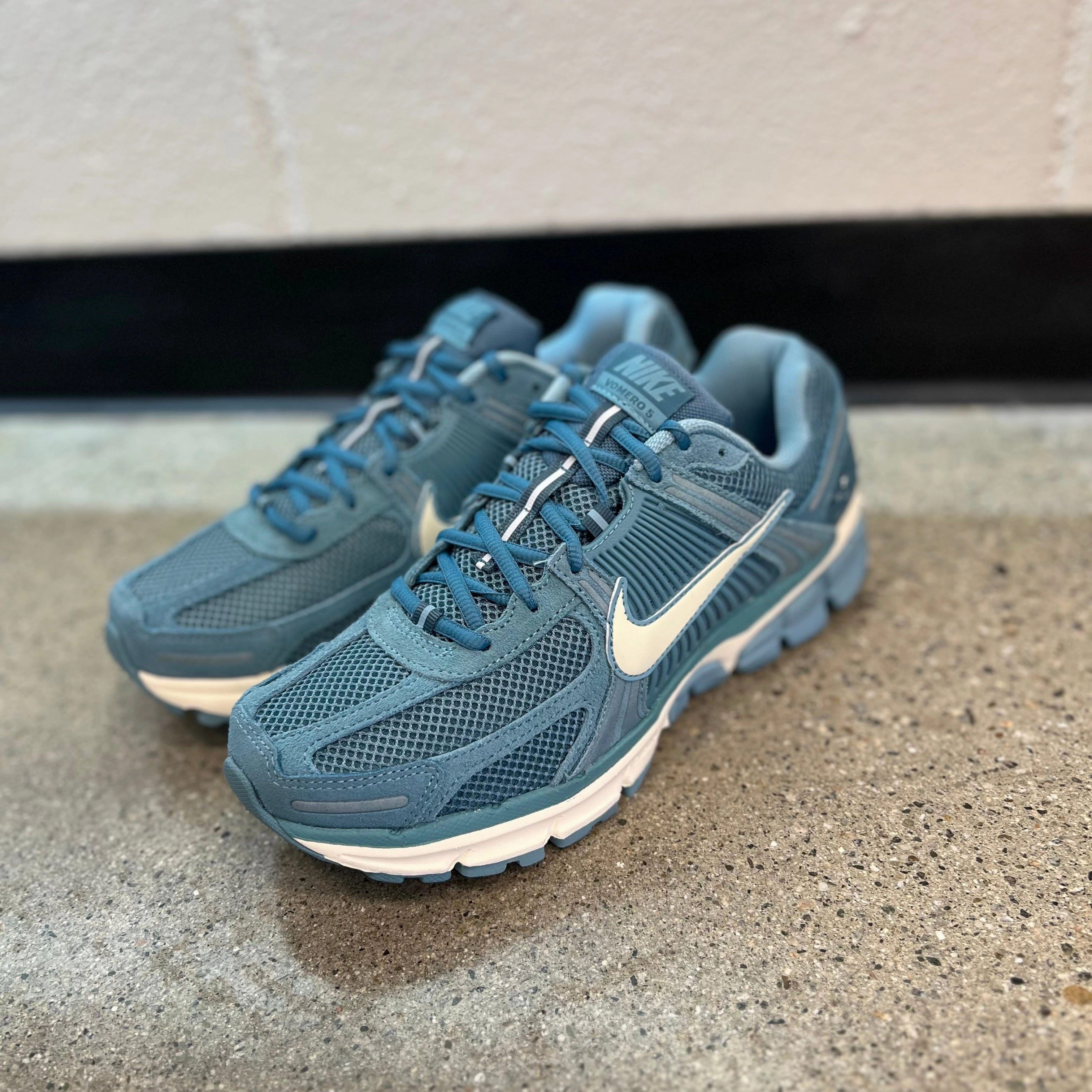 Nike Air Rift Shoe Nike Zoom Vomero 5