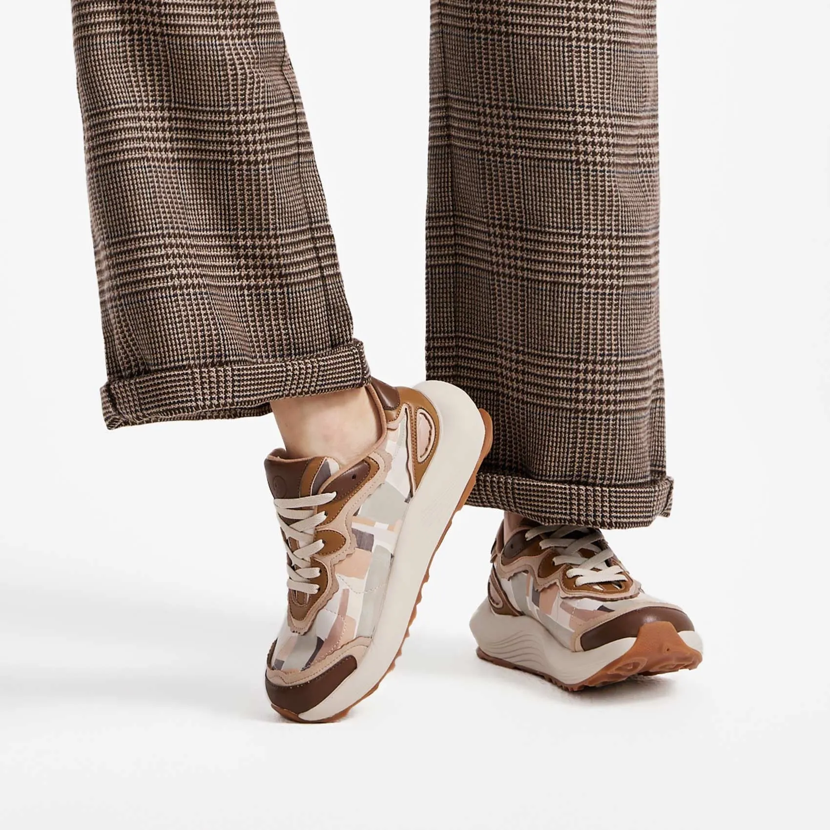 Running Shoe Graffiti Drawing Board Rock Layer A1 Women