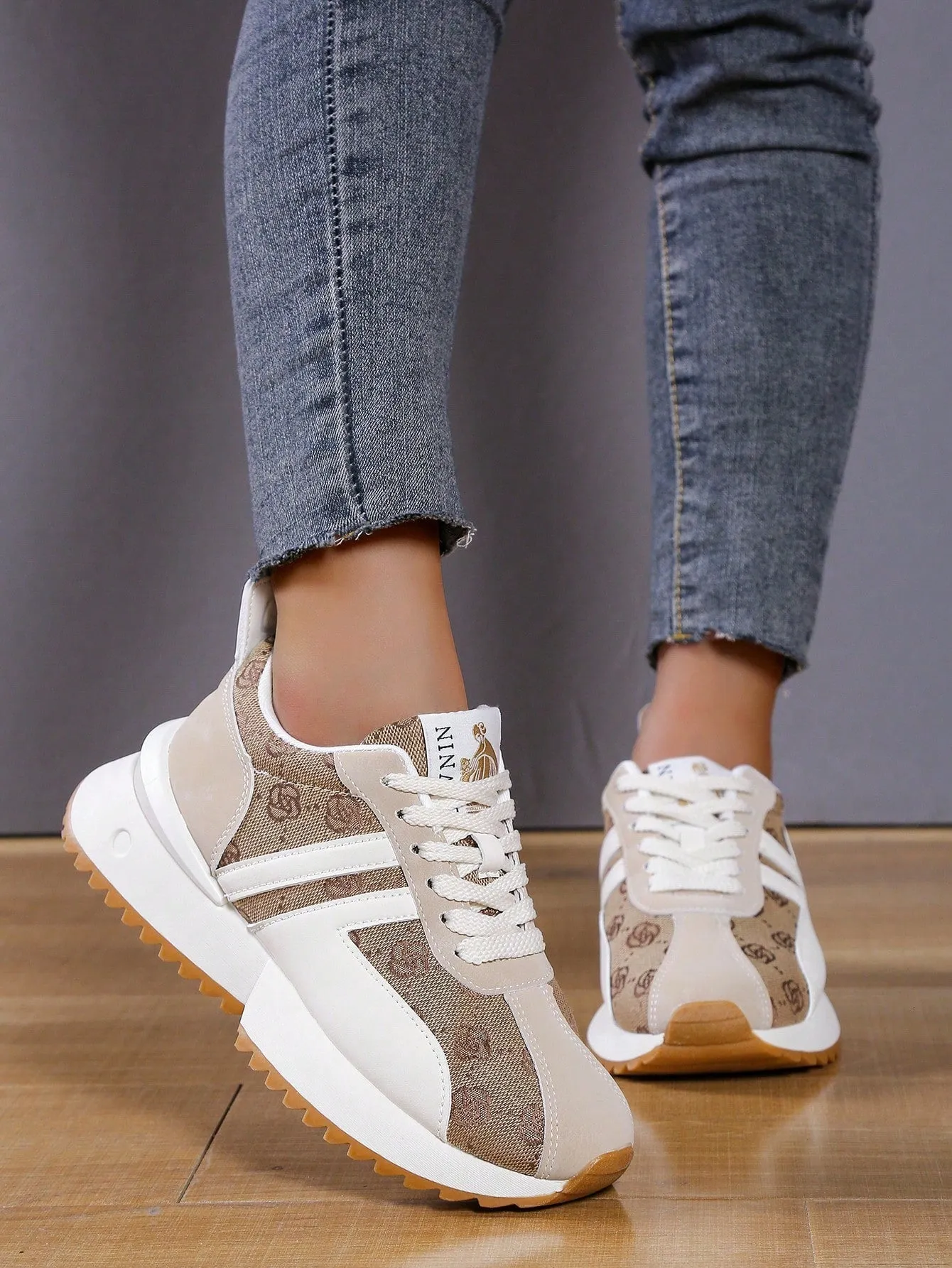 Trail Running Shoes With Large Toe Box Women Letter Patch Decor Floral Pattern Lace-up Front Sports Shoes, Sporty Outdoor Running Shoes