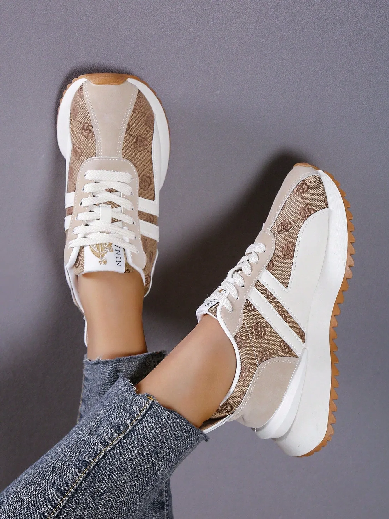 Semi Trailer Brake Shoes Women Letter Patch Decor Floral Pattern Lace-up Front Sports Shoes, Sporty Outdoor Running Shoes