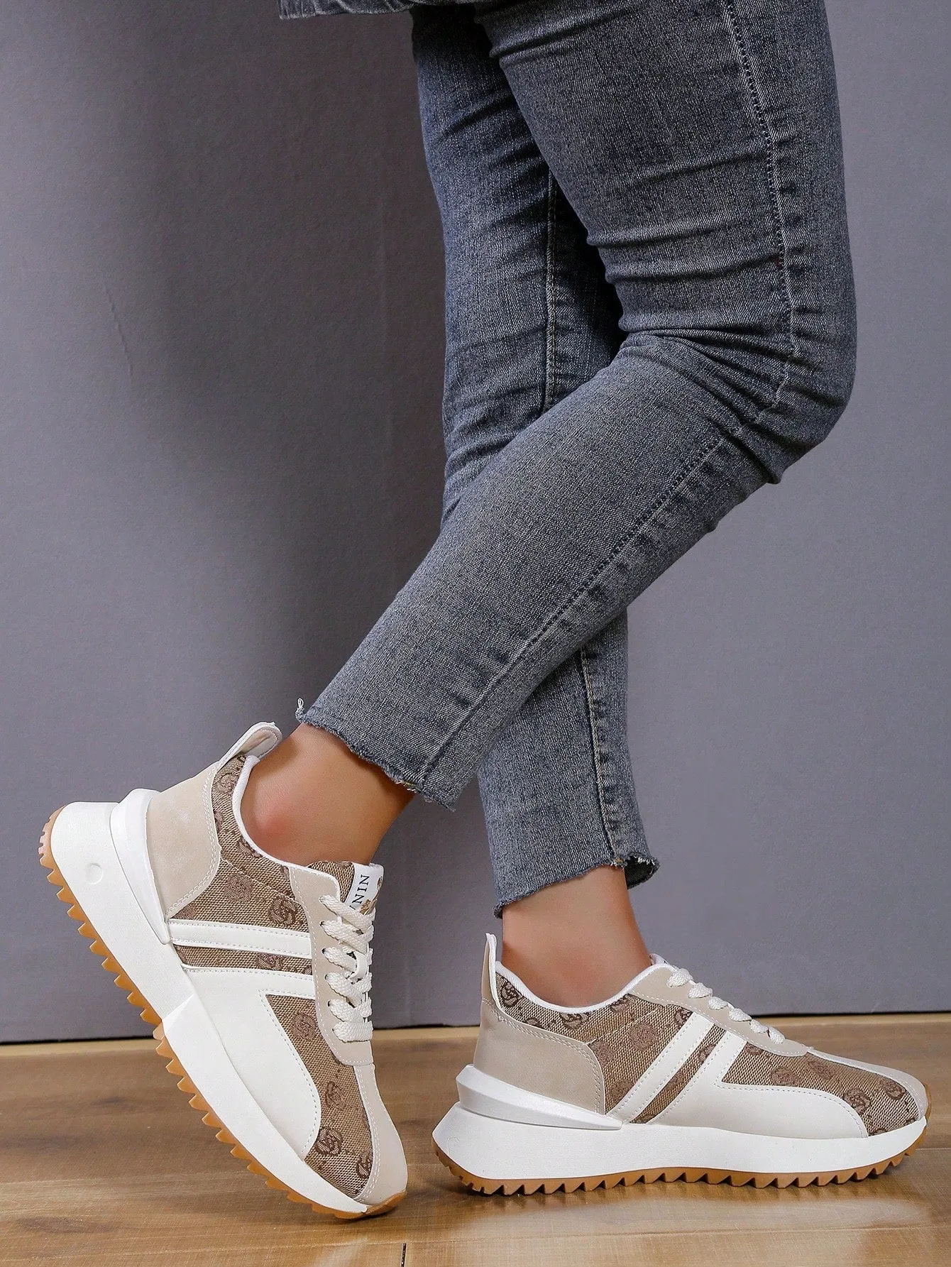 Best Shoes For Walking Trails Women Letter Patch Decor Floral Pattern Lace-up Front Sports Shoes, Sporty Outdoor Running Shoes