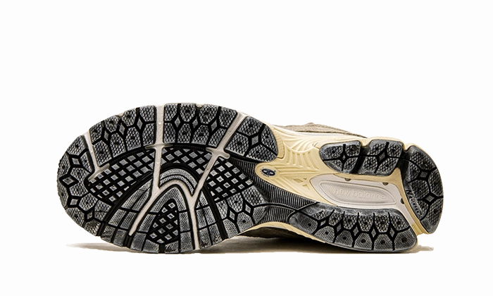 New Balance Men's Black Tennis Shoes New Balance 2002R Protection Pack Mirage Grey