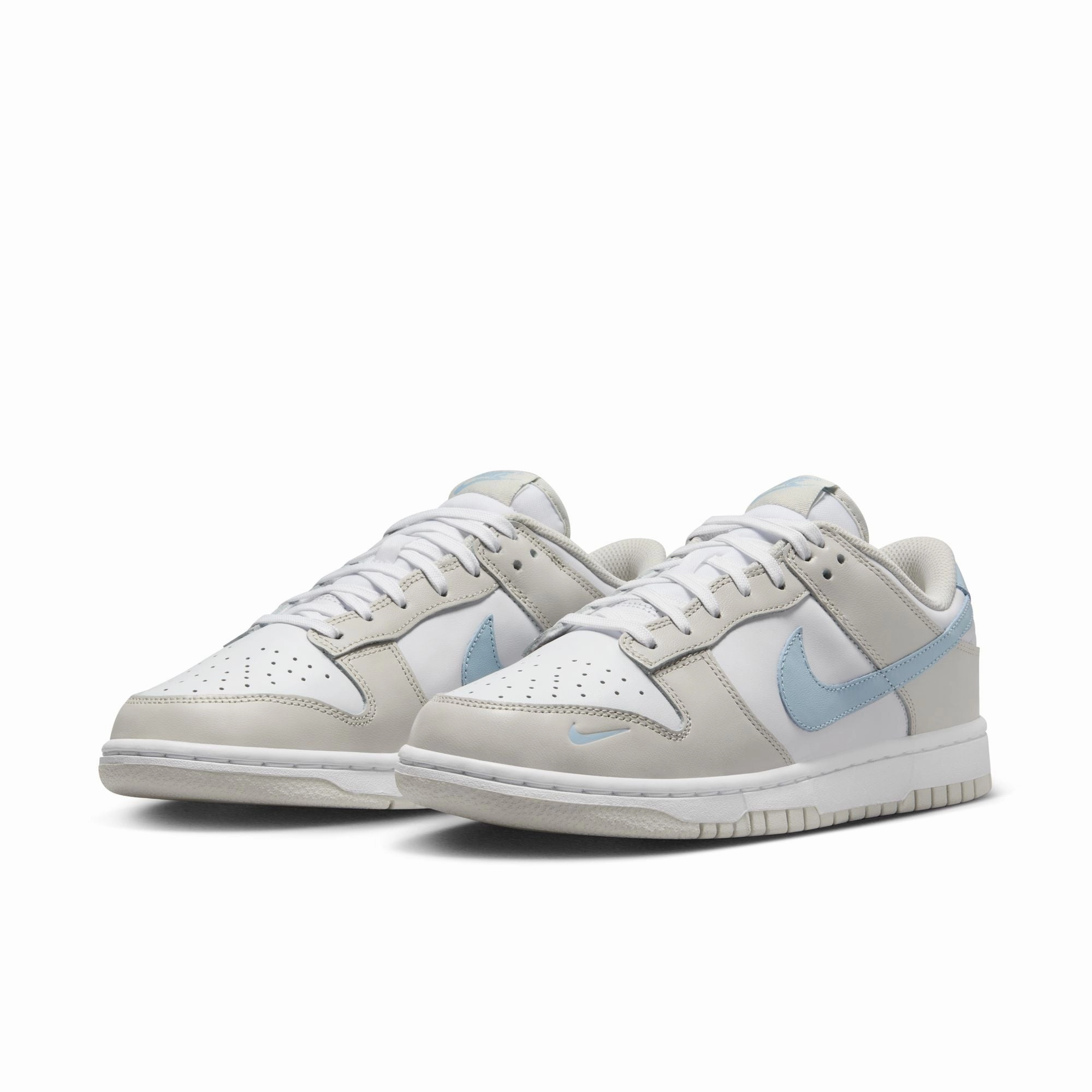 Basketball Shoes Advertisement WMNS Nike Dunk Low Light Bone 