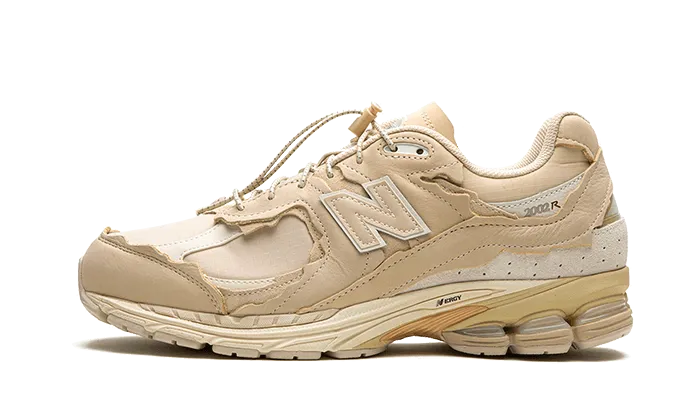 New Balance Women's Minimus New Balance 2002R Protection Pack Sandstone Turtledove
