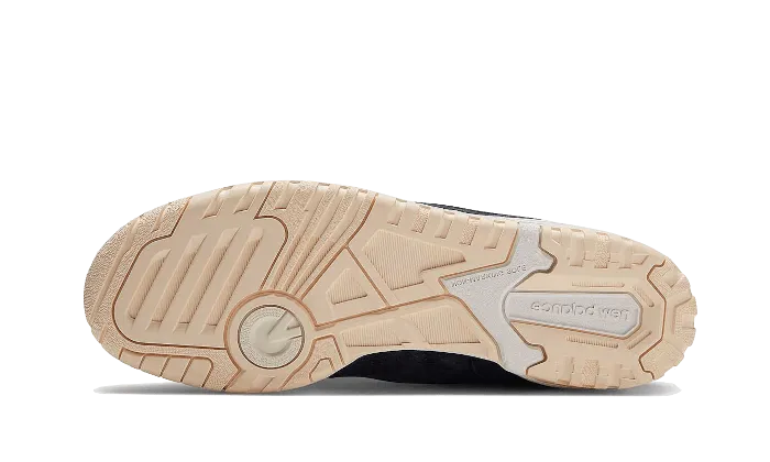 New Balance 550 Natural Indigo Suede New Balance 327 White Tan