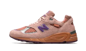 New Balance 990 V2 Salehe Bembury Sand Be The Time New Balance 327 Women Navy