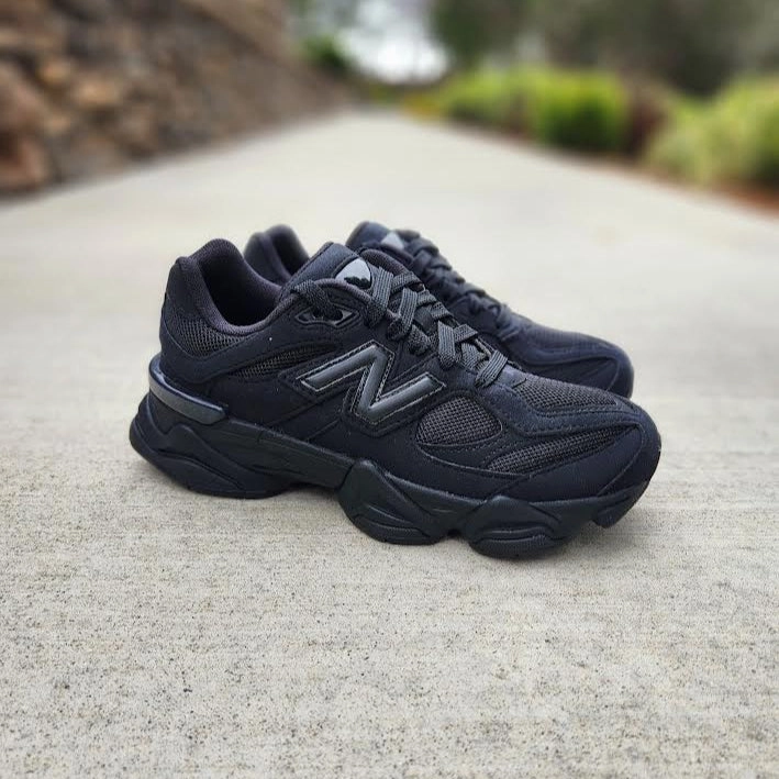 NEW BALANCE 9060 GS 'BLACK CAT' New Balance Protection Pack White