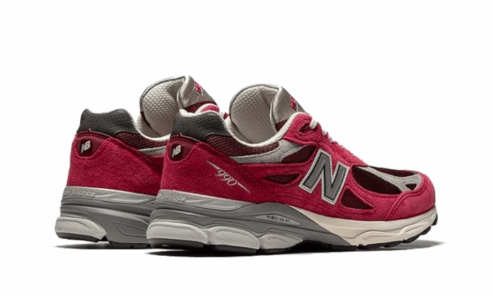 New Balance 9060 Tea Tree New Balance 990 V3 Scarlet