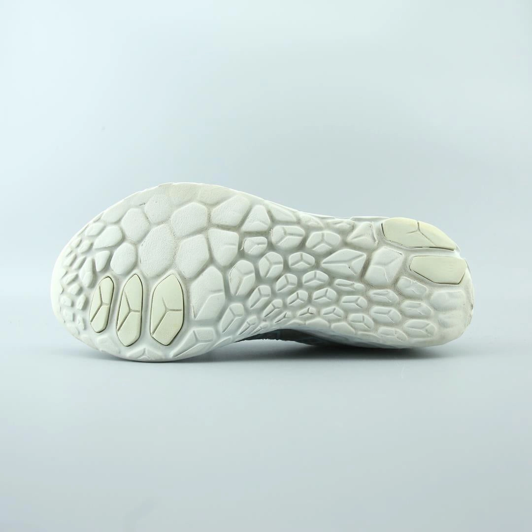 New Balance Plateados NEW BALANCE FRESH FOAM BEACON V3