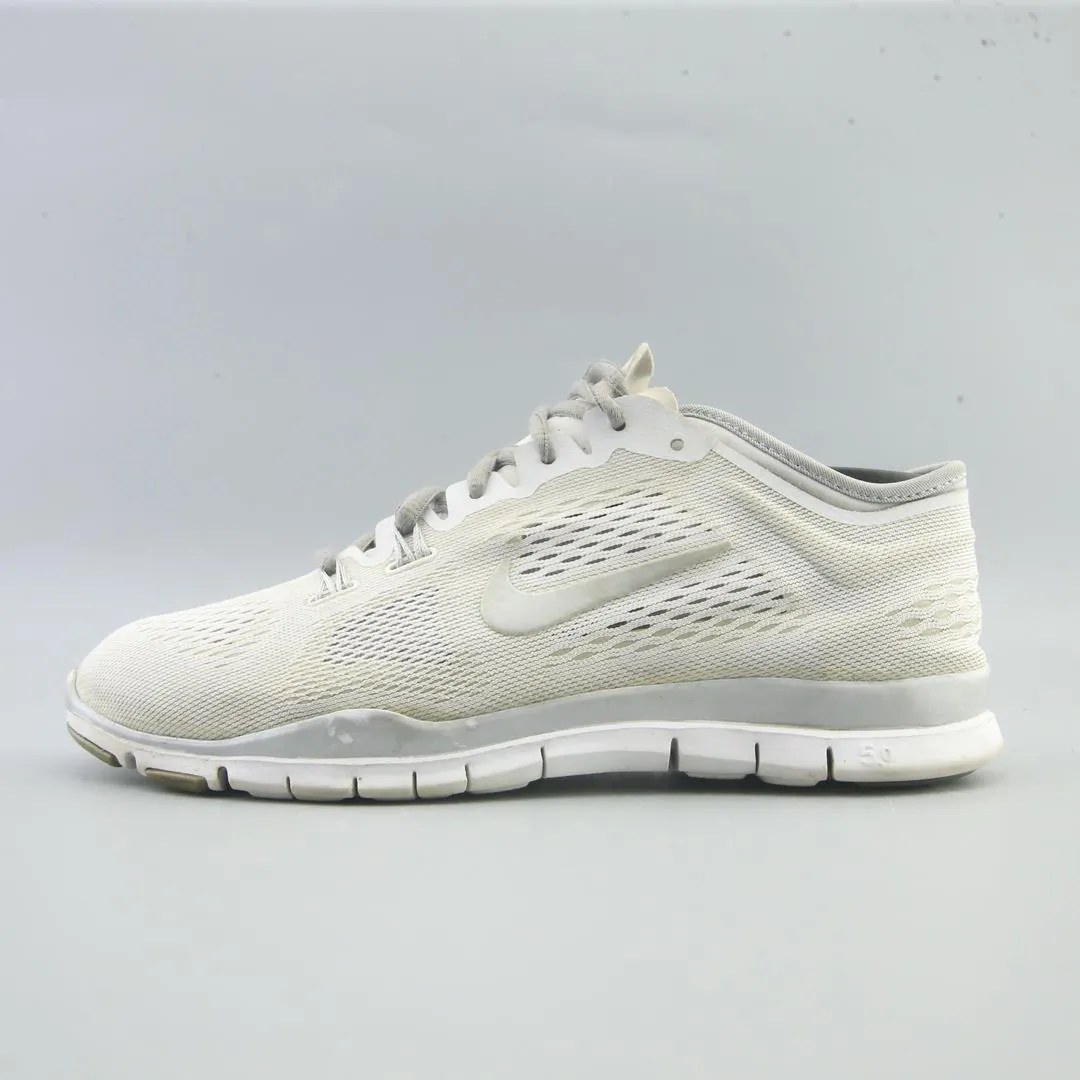 Running Shoes Size 6 NIKE FREE 5.0 TR FIT 4