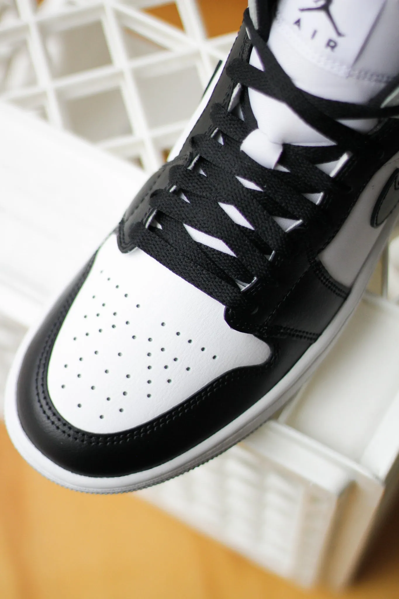 Nike Air Huarache Basketball Shoes AIR JORDAN 1 MID "WHITE/BLACK-LT SMOKE GREY"