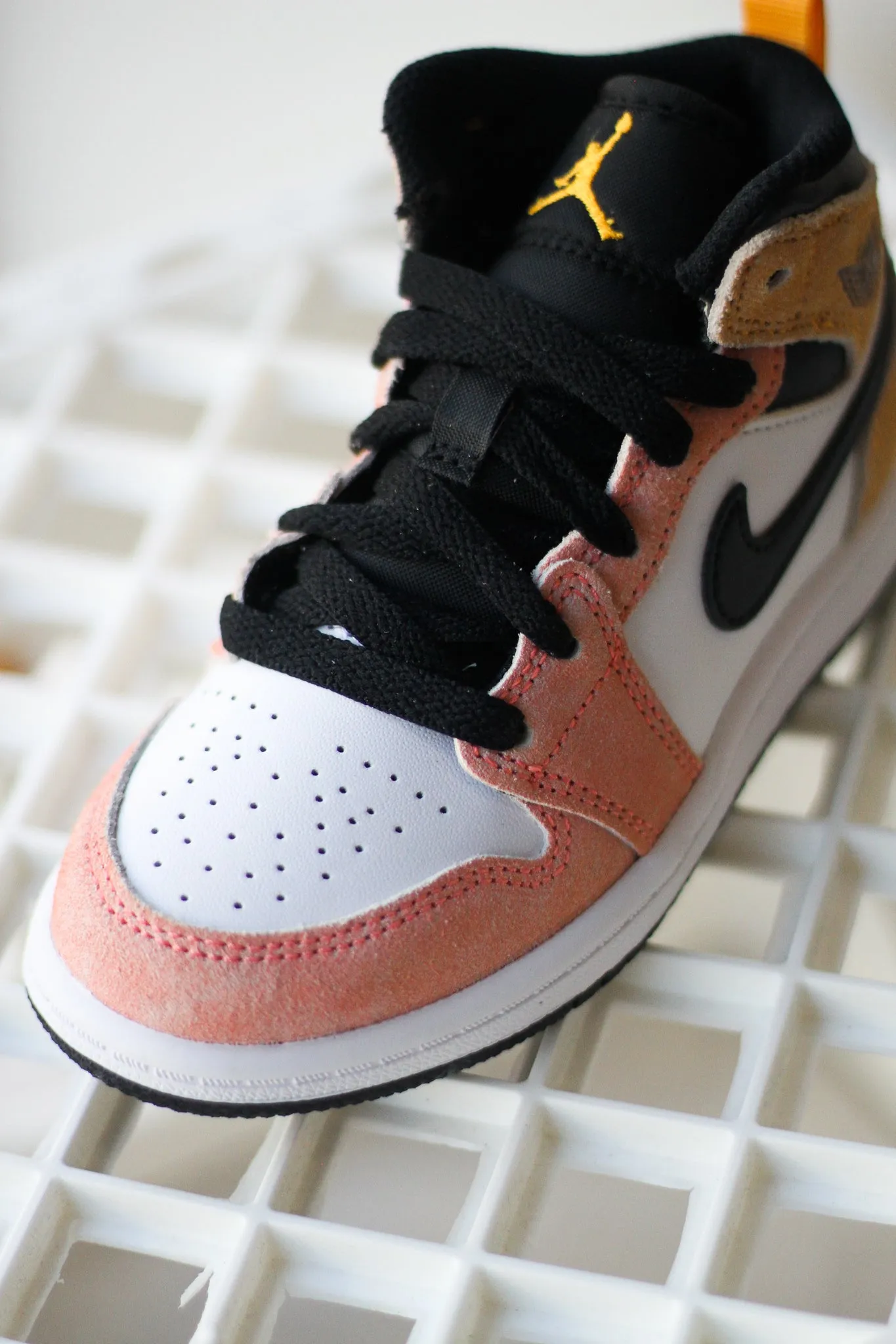 Textured Slip-on Casual Shoes JORDAN 1 MID SE (PS) "MAGIC EMBER"