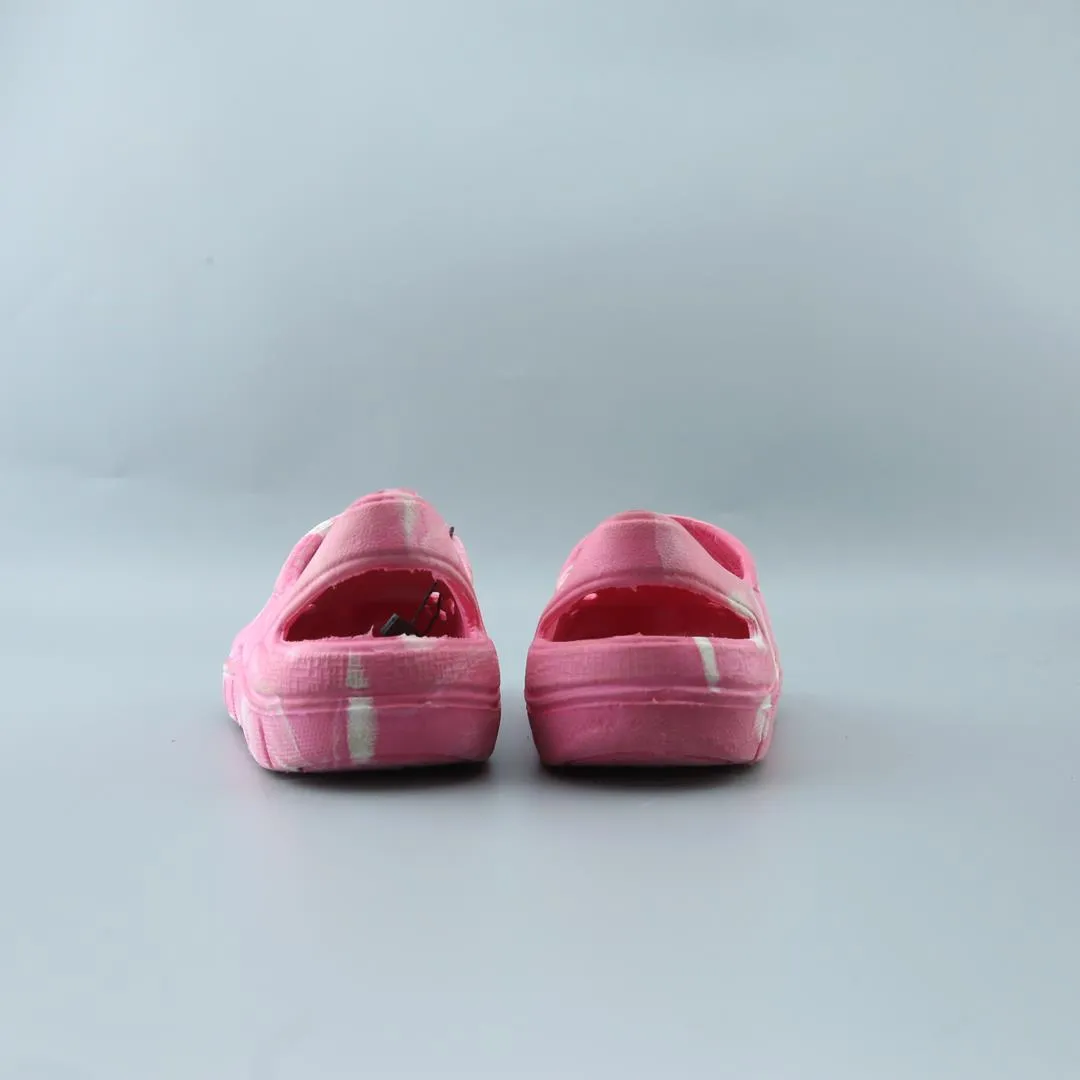 USA . Sandals Vs Flip Flops