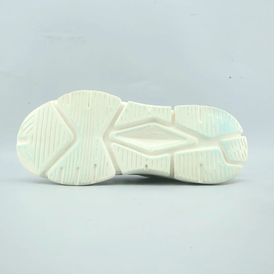 ANTA . Plush Running Shoes