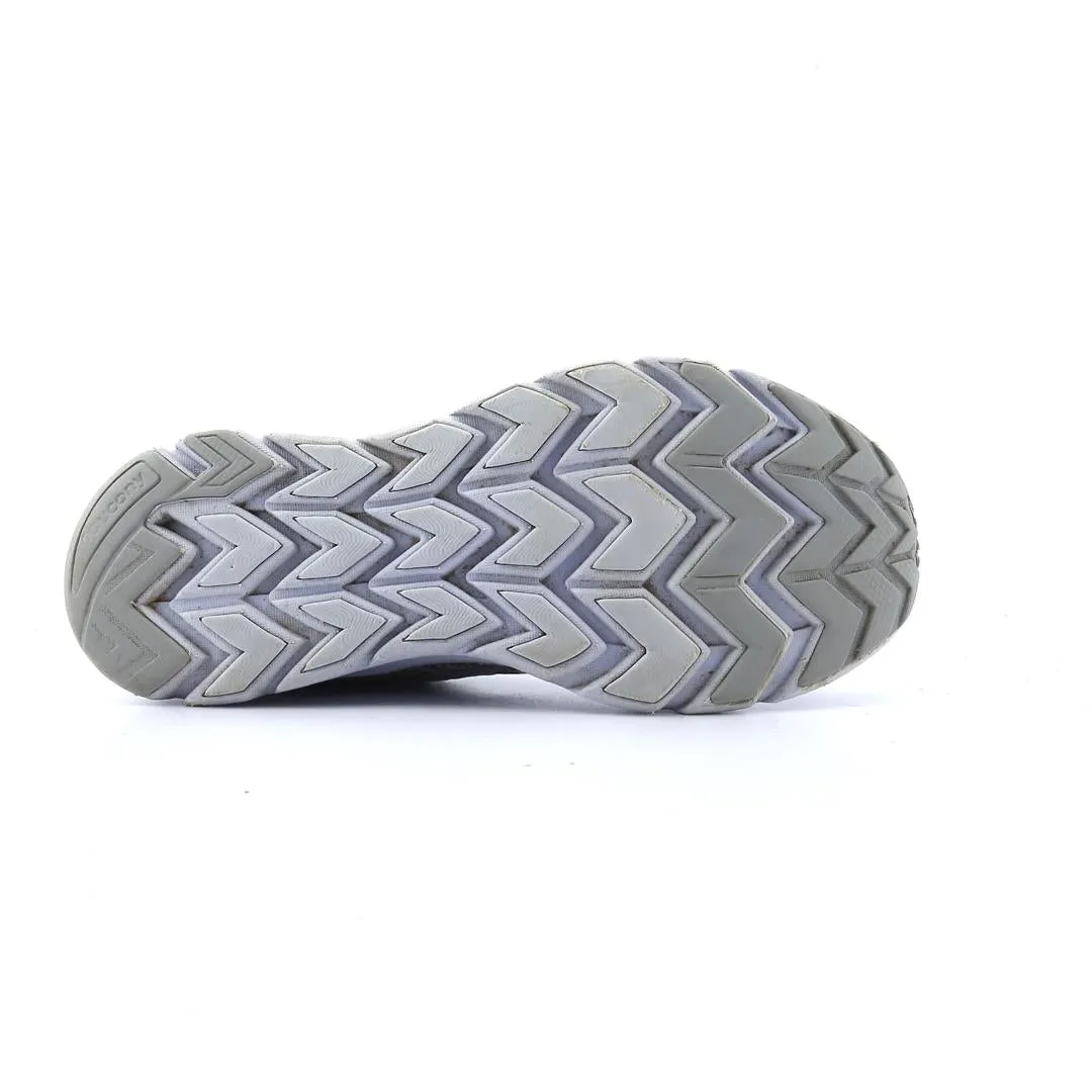 Running Shoes On SAUCONY LITEFORM FEEL