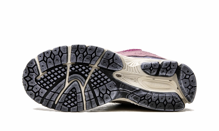 New Balance Women's Pickleball Shoes New Balance 2002R Protection Pack Pink