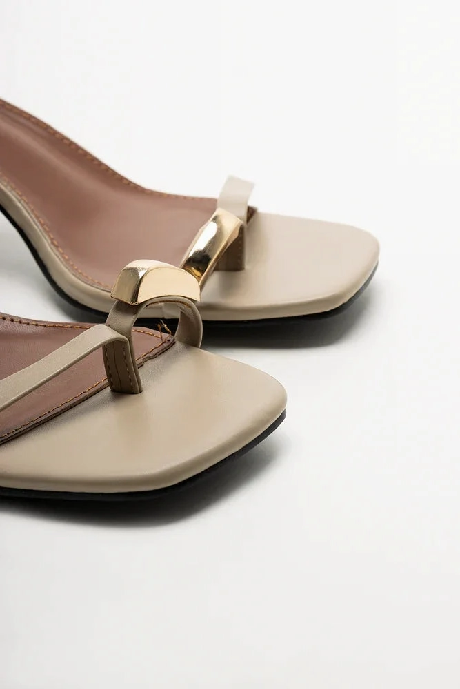 La Toc Spa Toe Loop Heel Sandals Natural