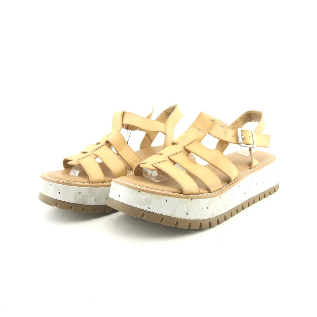 UNIVERSAL THREAD . Pierre Dumas Sandals