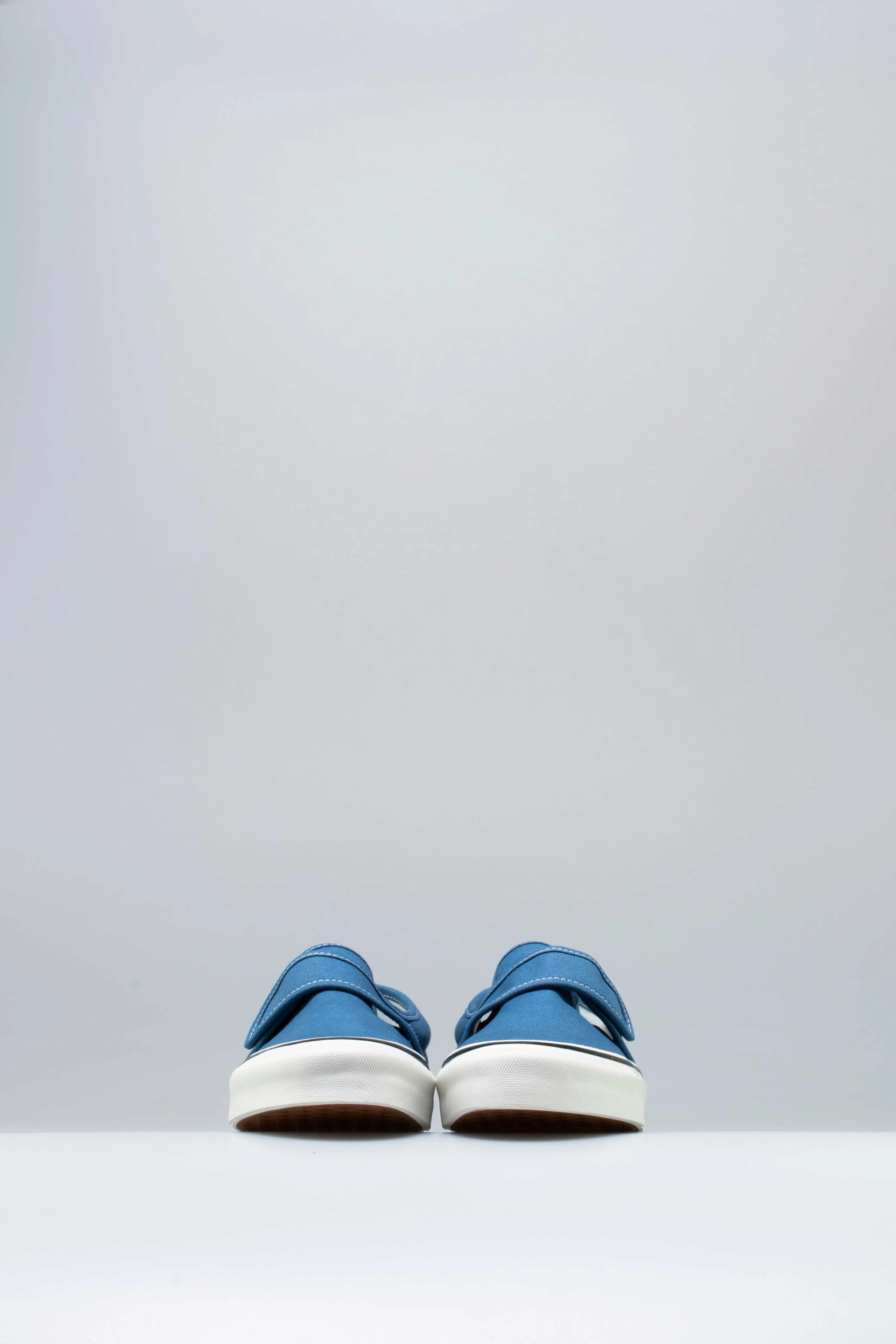 Skate Shoe Stores Online Anaheim Factory Slip On 47 V DX  Mens Shoe - Navy/White