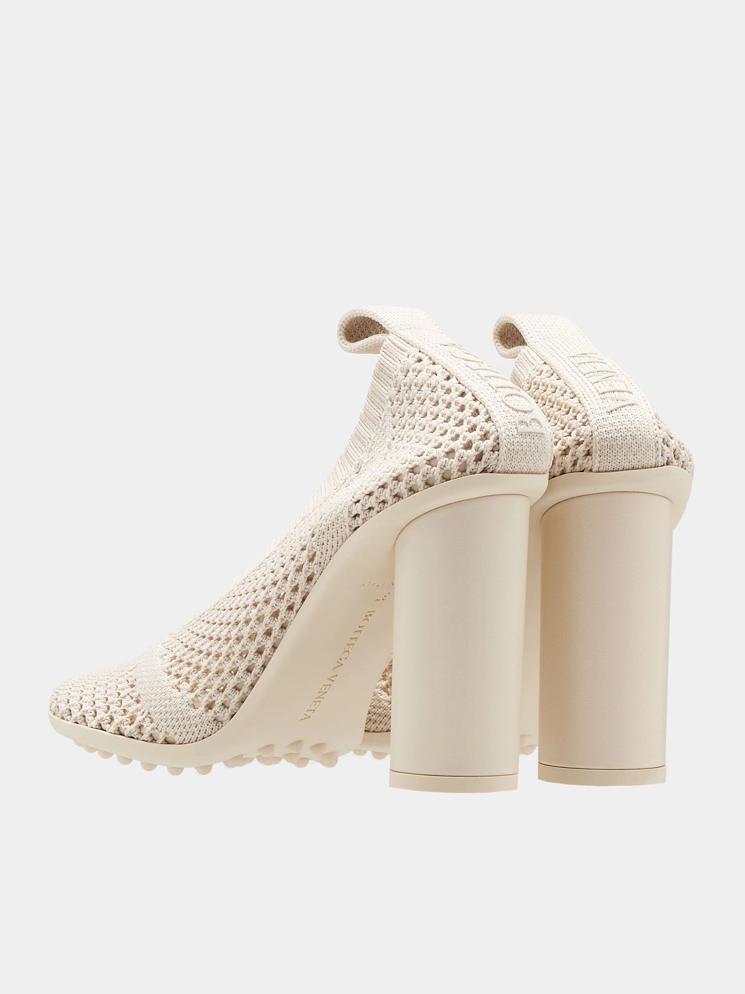 Atomic Pumps (787056V3XY0-9031-SAND) Best Basketball Shoes With High Arch Support