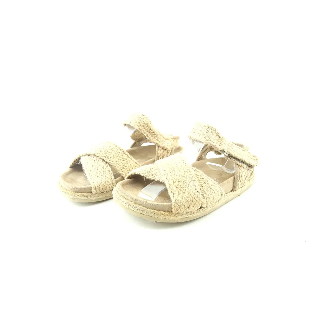 ZARA . Powerstep Sandals