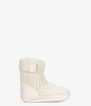 UGG Baby Skylar and Beanie - Kids Ankle Boots With Skinny Jeans
