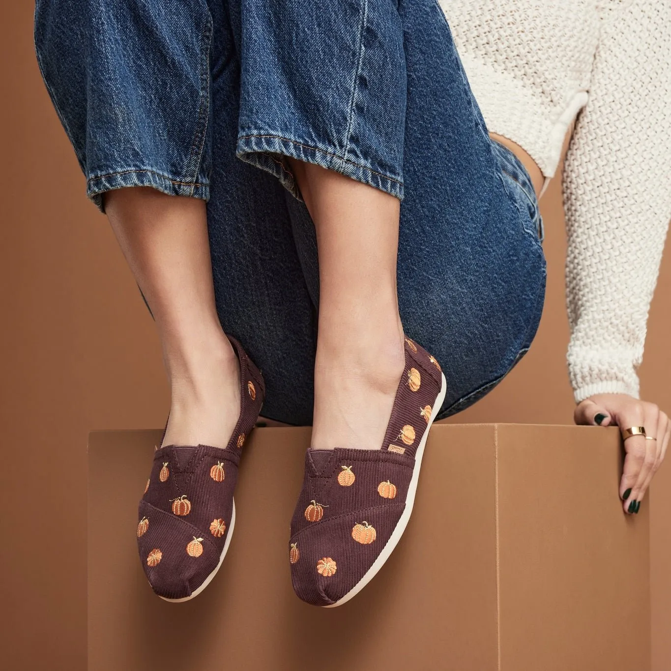 Classic Alpargata Burgundy Corduroy Embroidered Pumpkins Casual Shoes Manufacturer