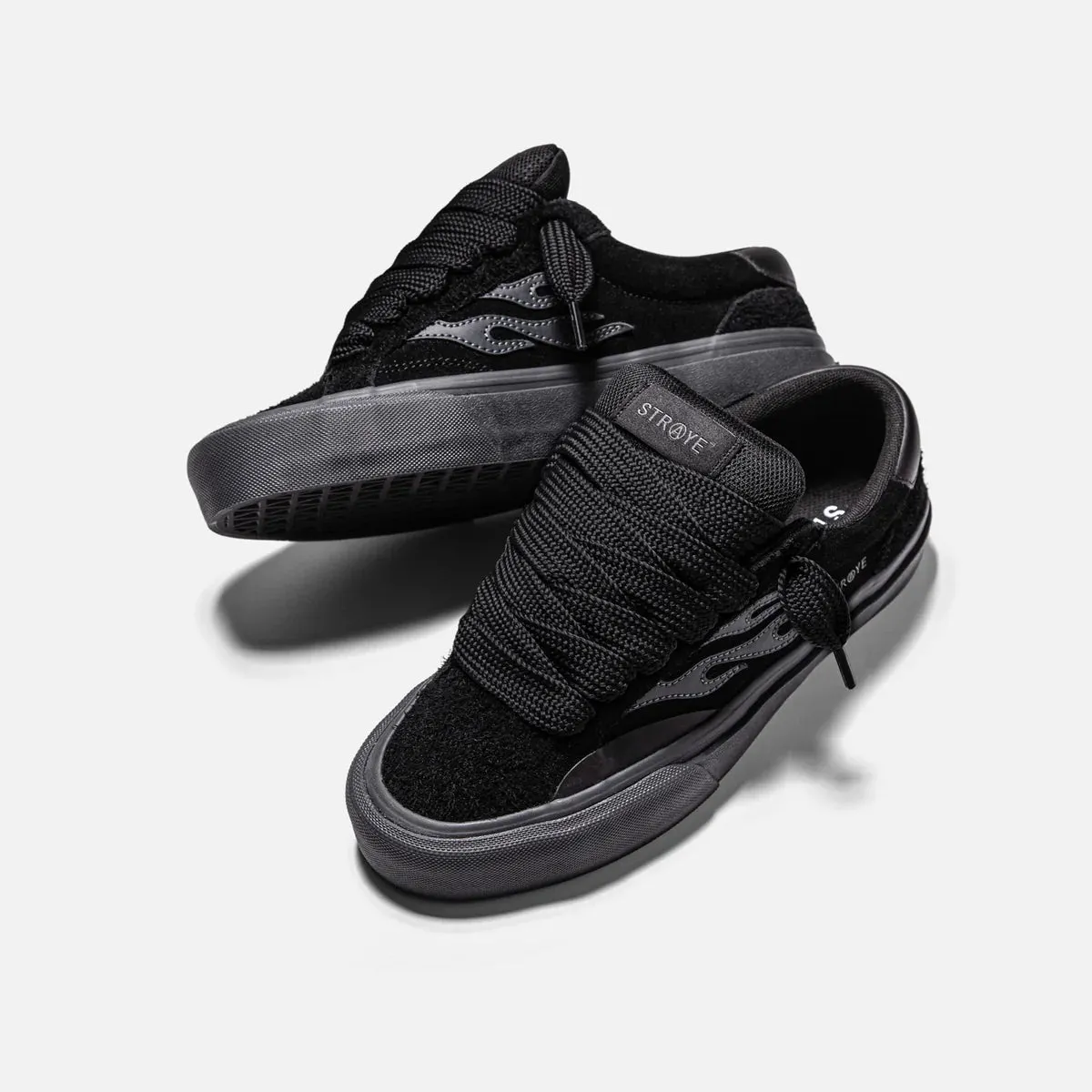 STRAYE LOGAN PUFF BLACKOUT 'LA FLAME' Dc Skate