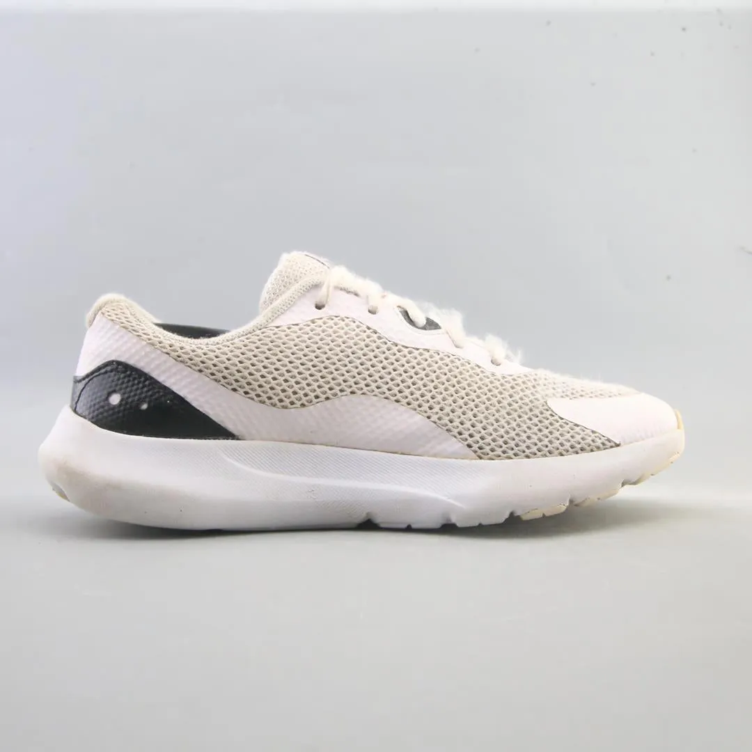 O C Running Shoes UNDER ARMOUR SURGE 3