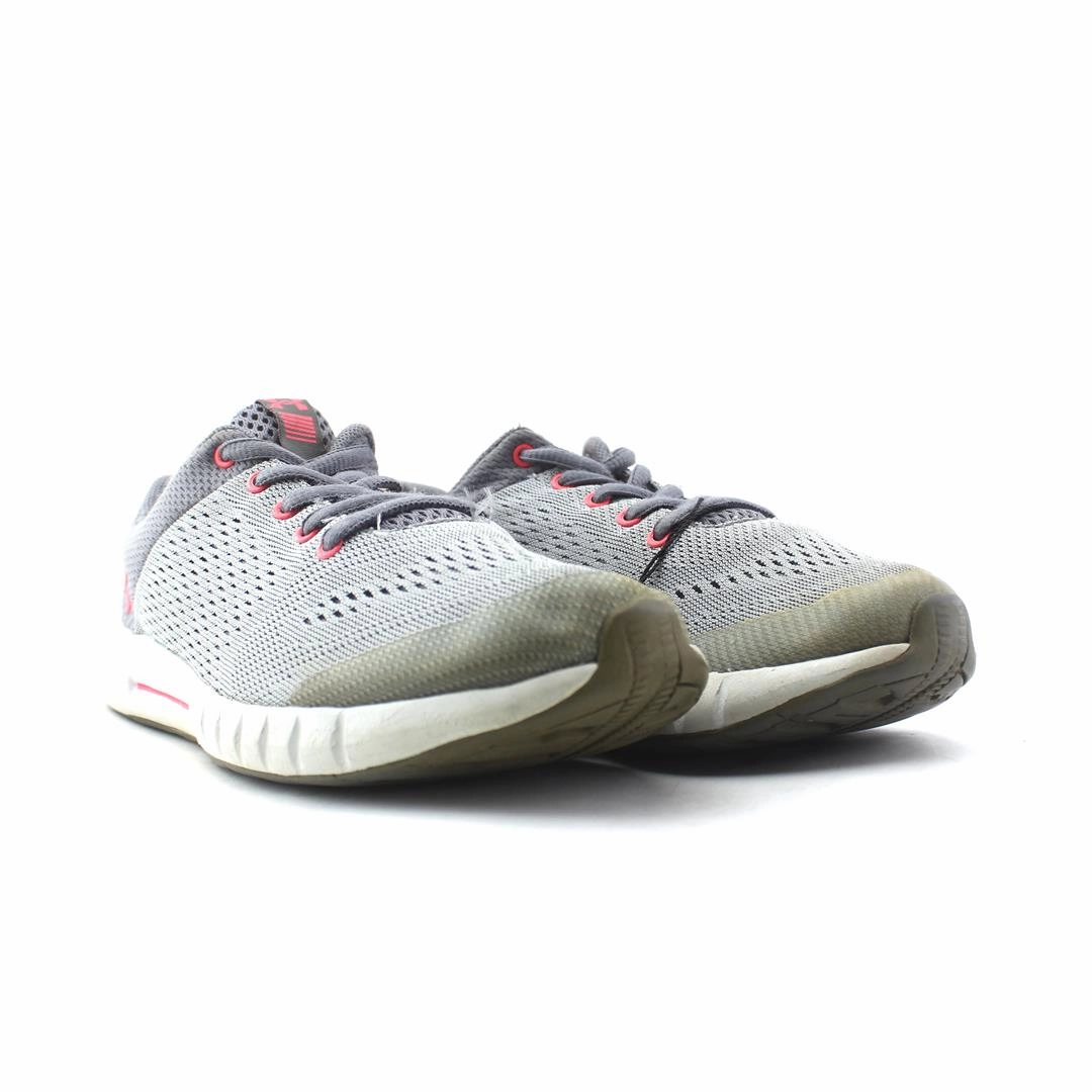 UNDER ARMOUR MICRO G  PURSUIT 840 V5 Running Shoe