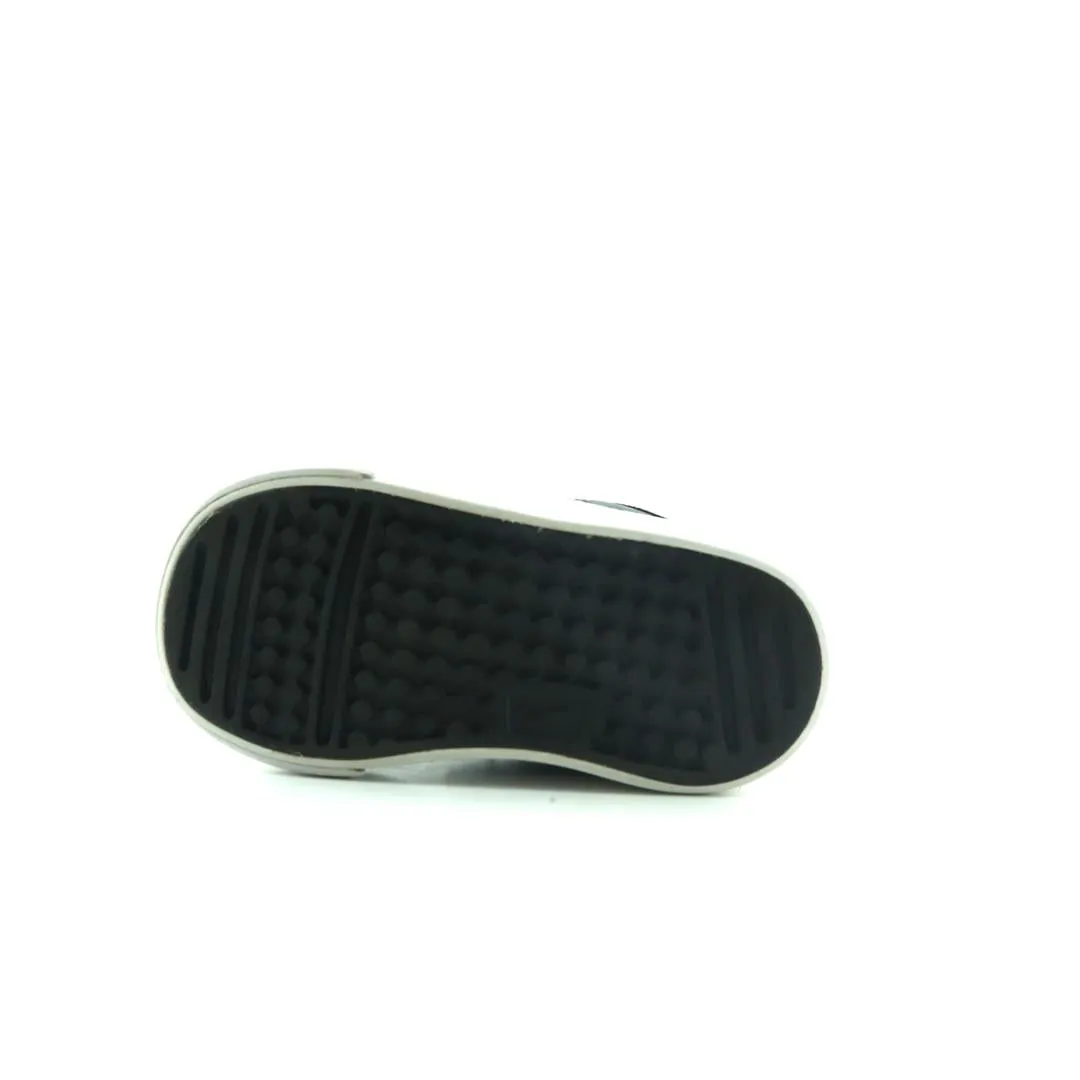 Nike Supportive Shoes NIKE  CAPRI 3