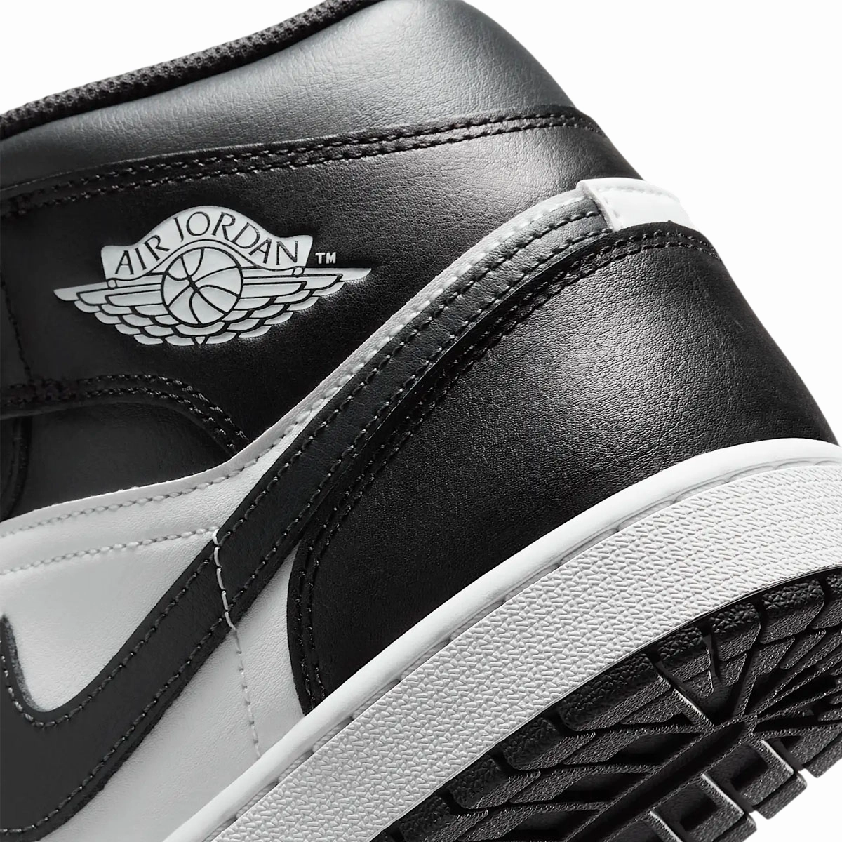 Workout Nike Shoes Air Jordan 1 Mid 'Off Noir Toe'