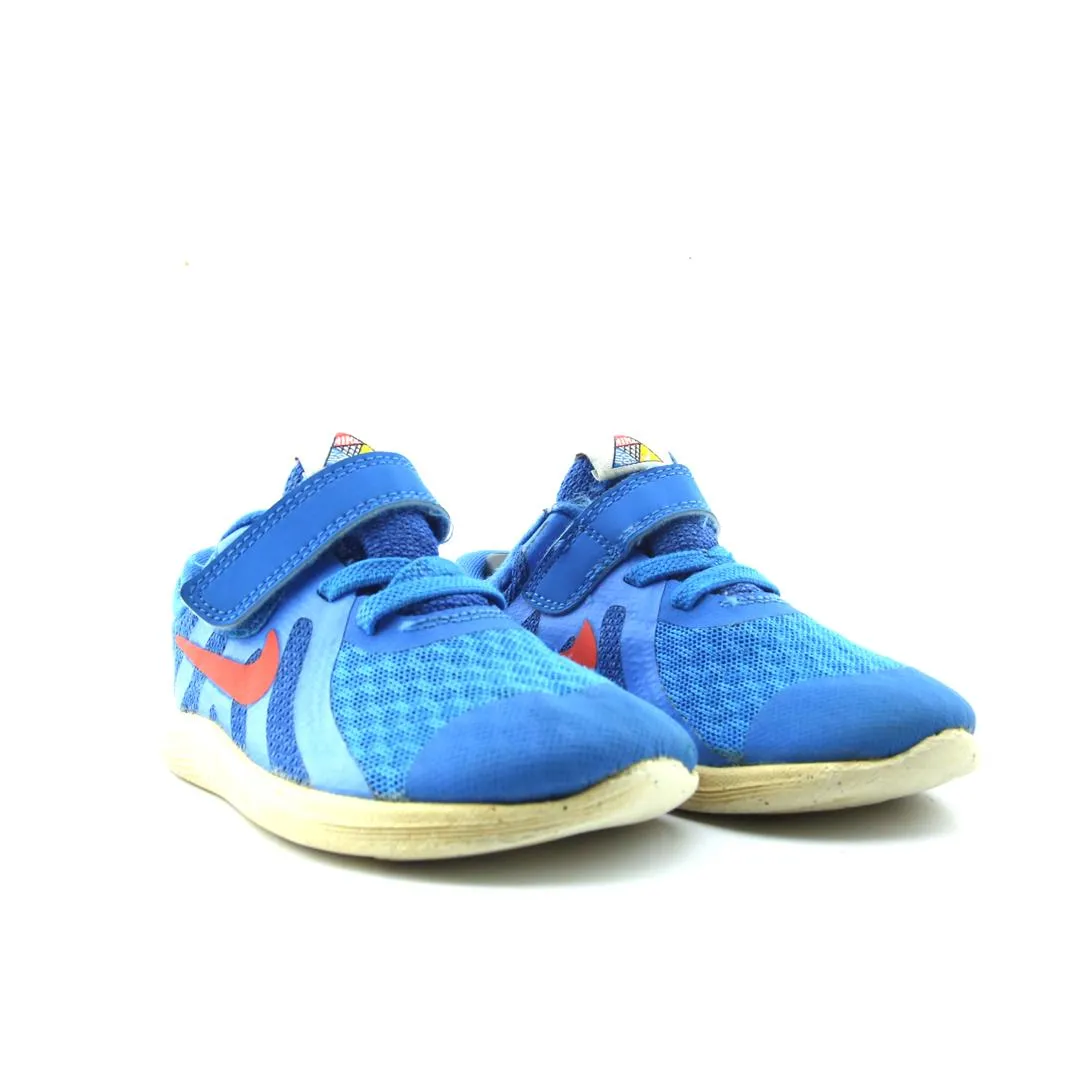 Nike. Basketball Shoes NIKE REVOLUTION 4