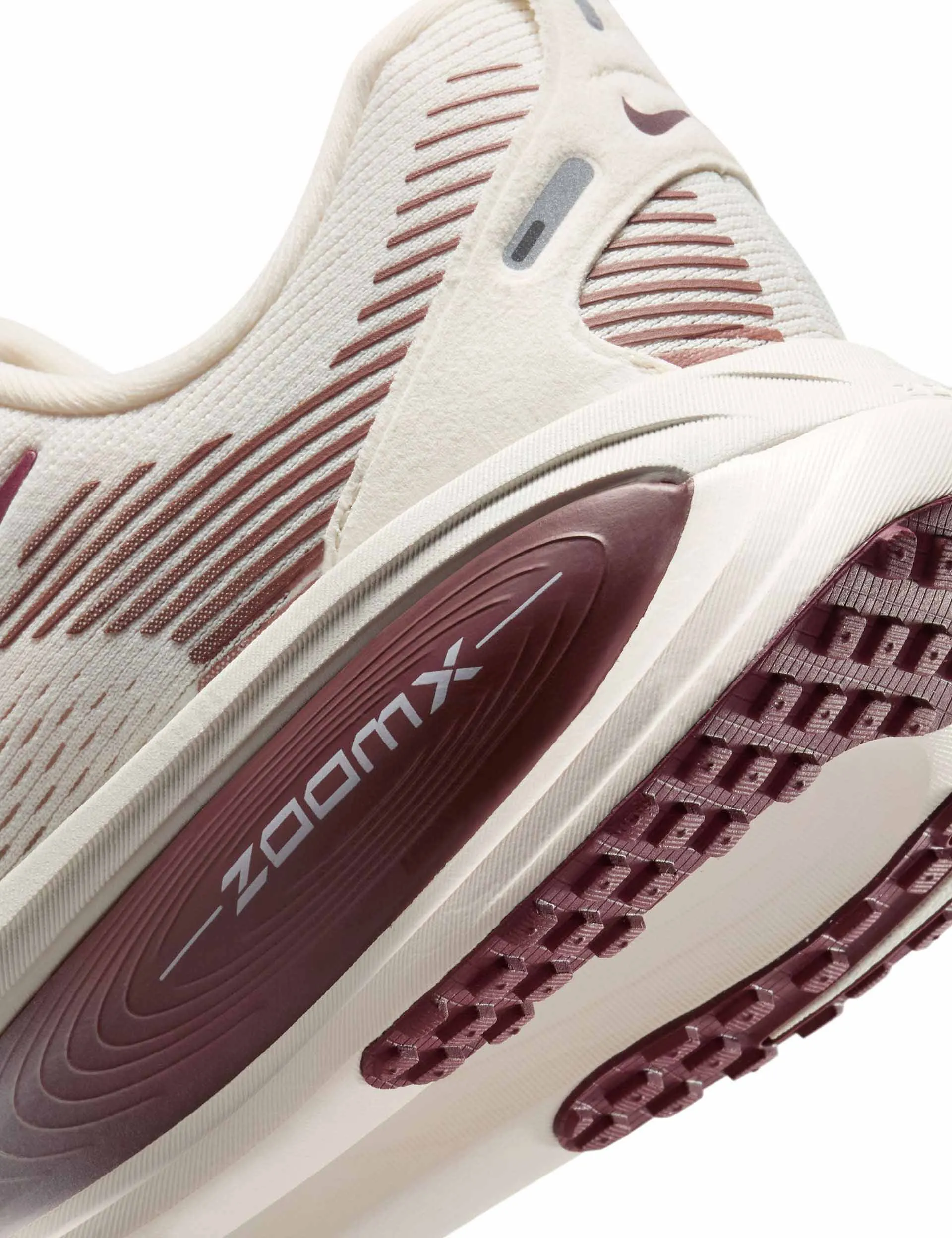 Vomero 18 Running Shoes - Pale Ivory/Dark Team Red/Red Sepia Blue Shoes Nike