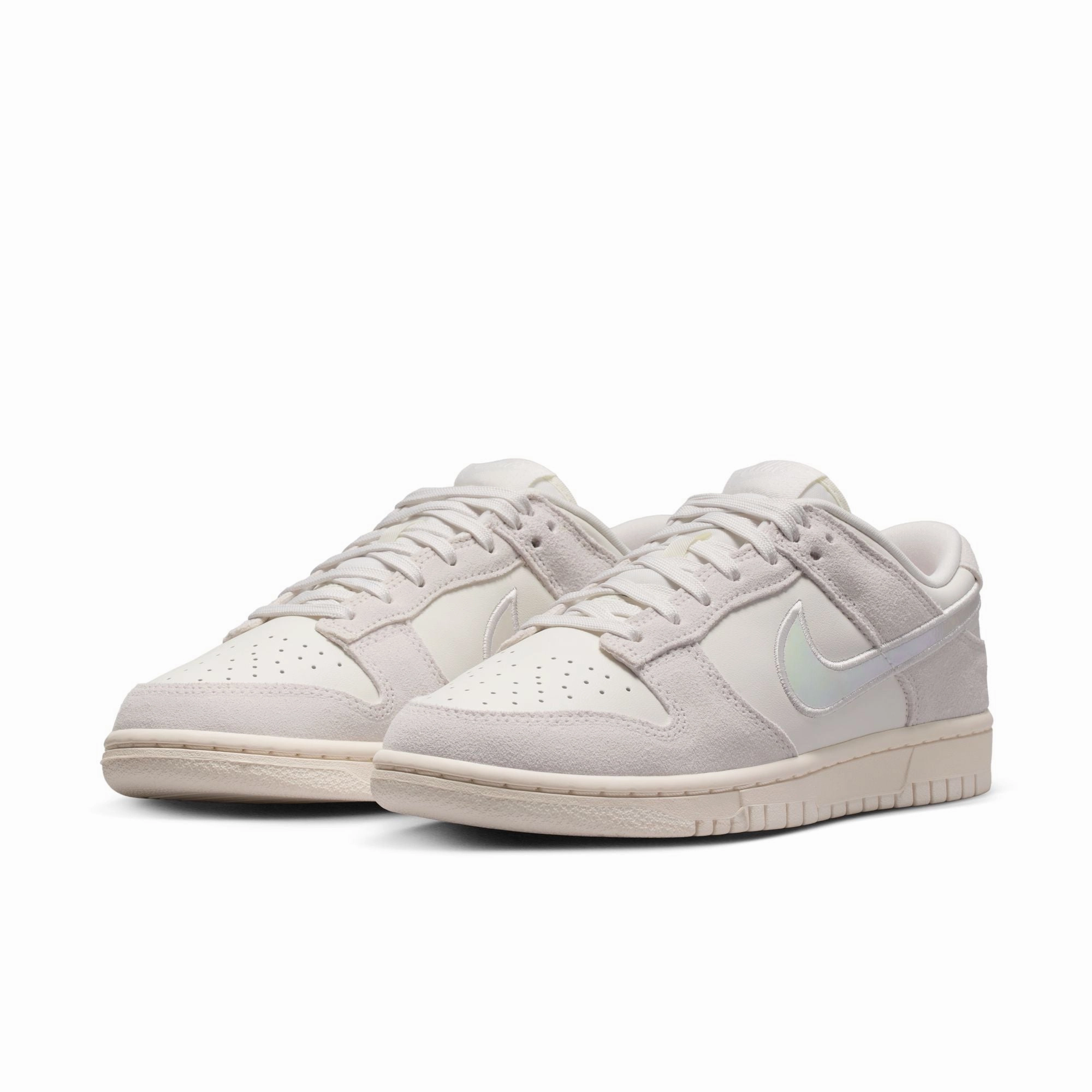 Wide Footed Basketball Shoes WMNS Nike Dunk Low Iridescent